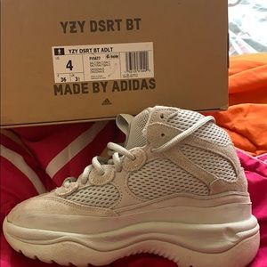 Yeezy boots for sell 200$